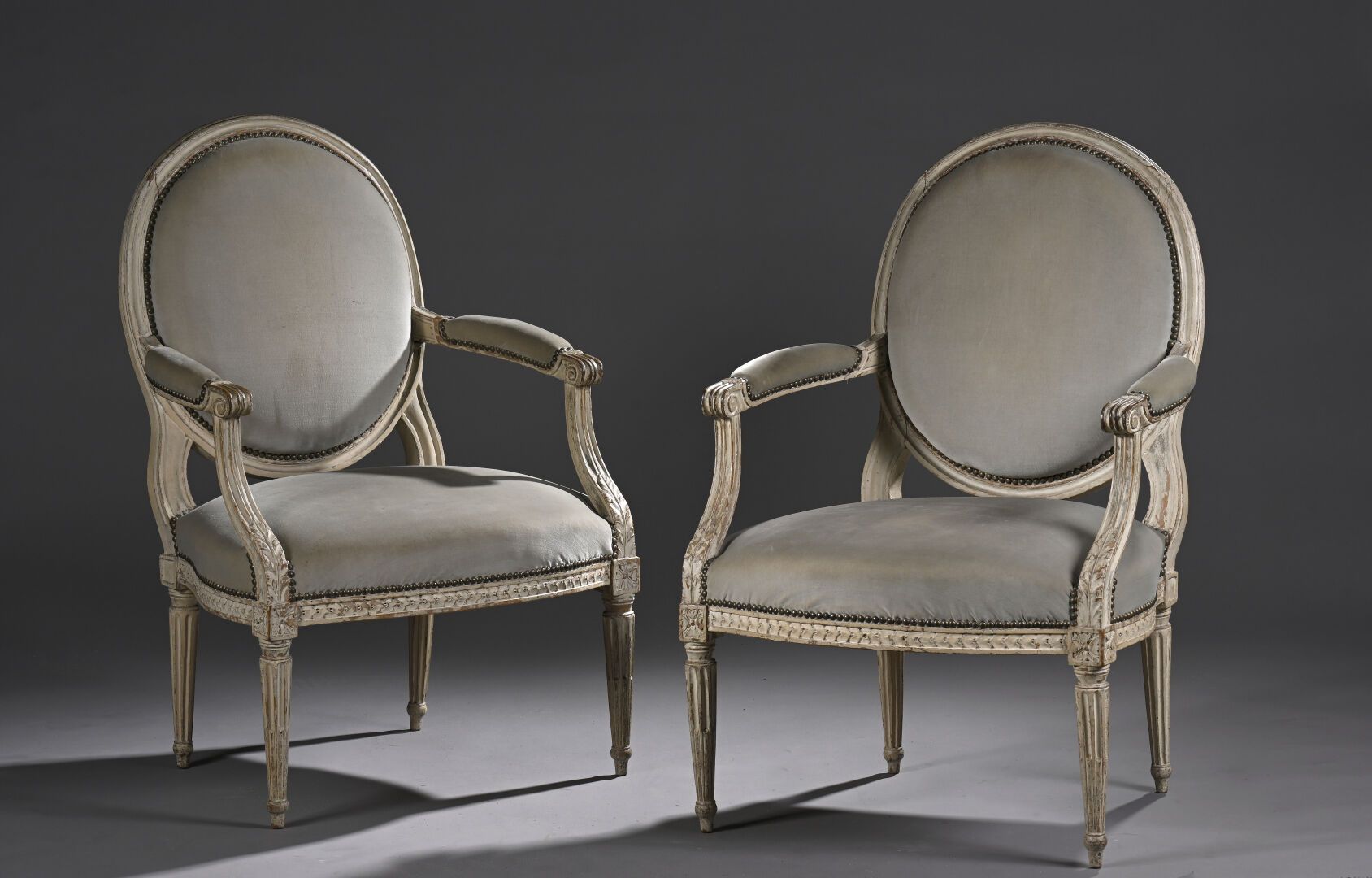 Null Pair of wide, flat-backed armchairs in molded, carved and cream lacquered b&hellip;