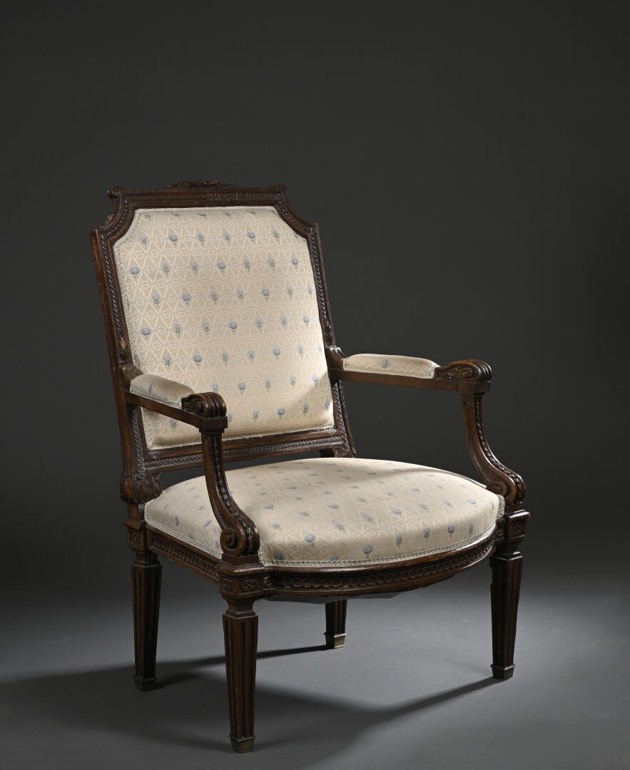 Null Flat-back armchair in molded and carved beech decorated with friezes of pia&hellip;
