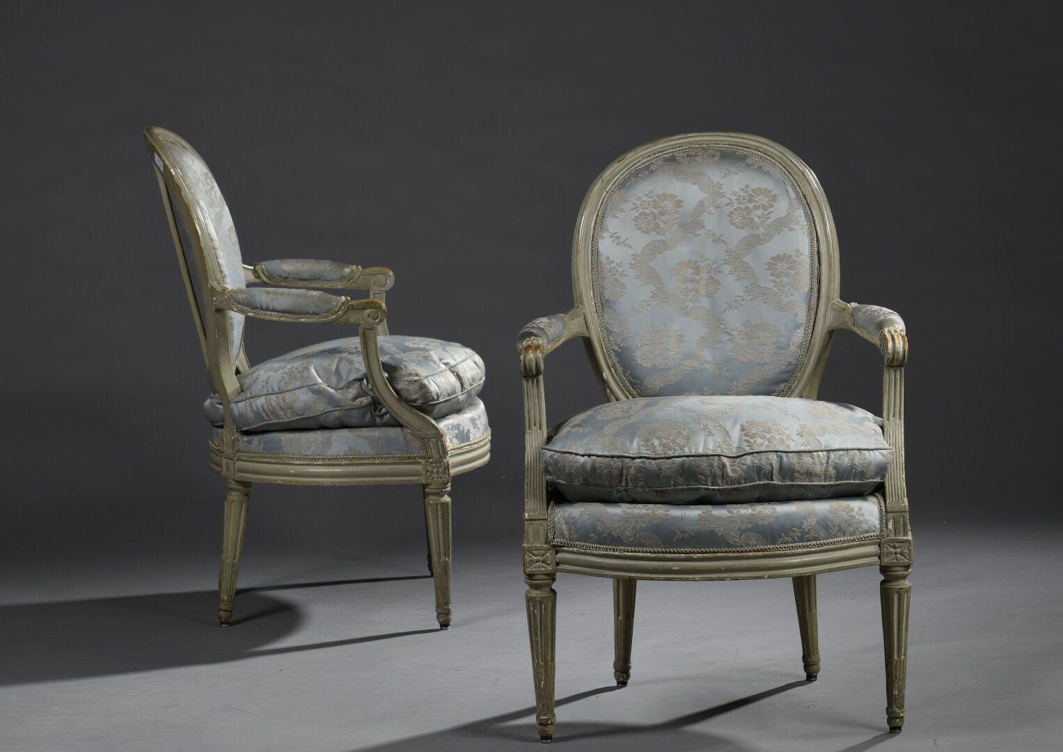 Null Pair of cabriolet-backed armchairs in molded, carved and cream relacquered &hellip;