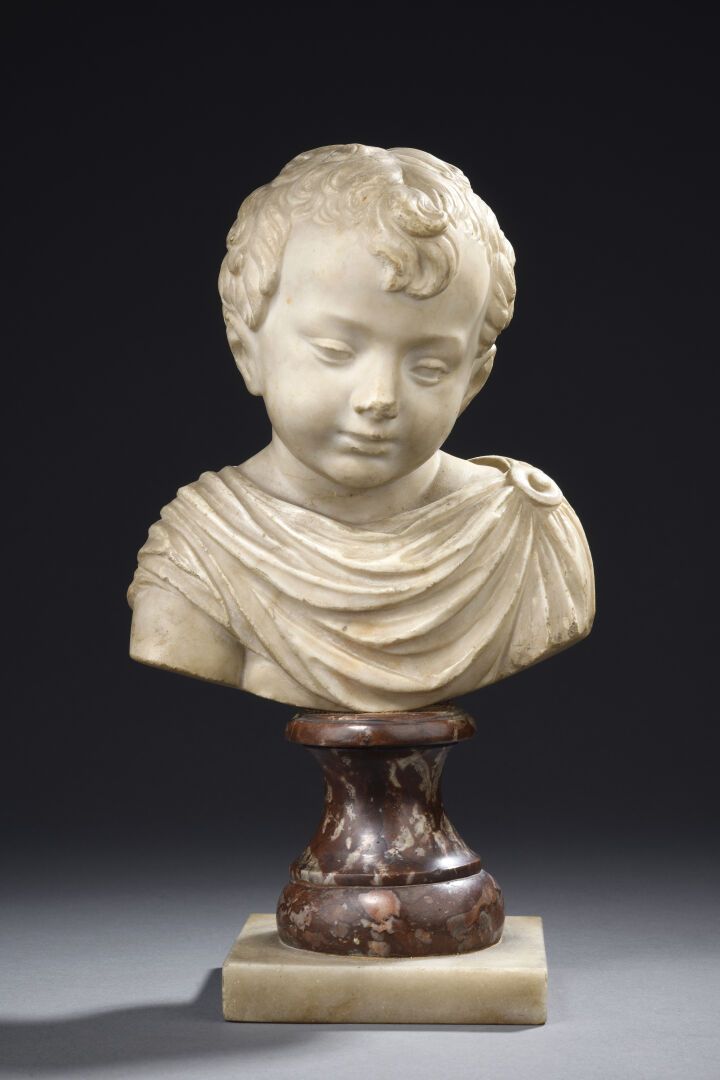 Null École ITALIENNE du XVIe siècle
Jeune enfant au drapé
Buste en marbre blanc.&hellip;