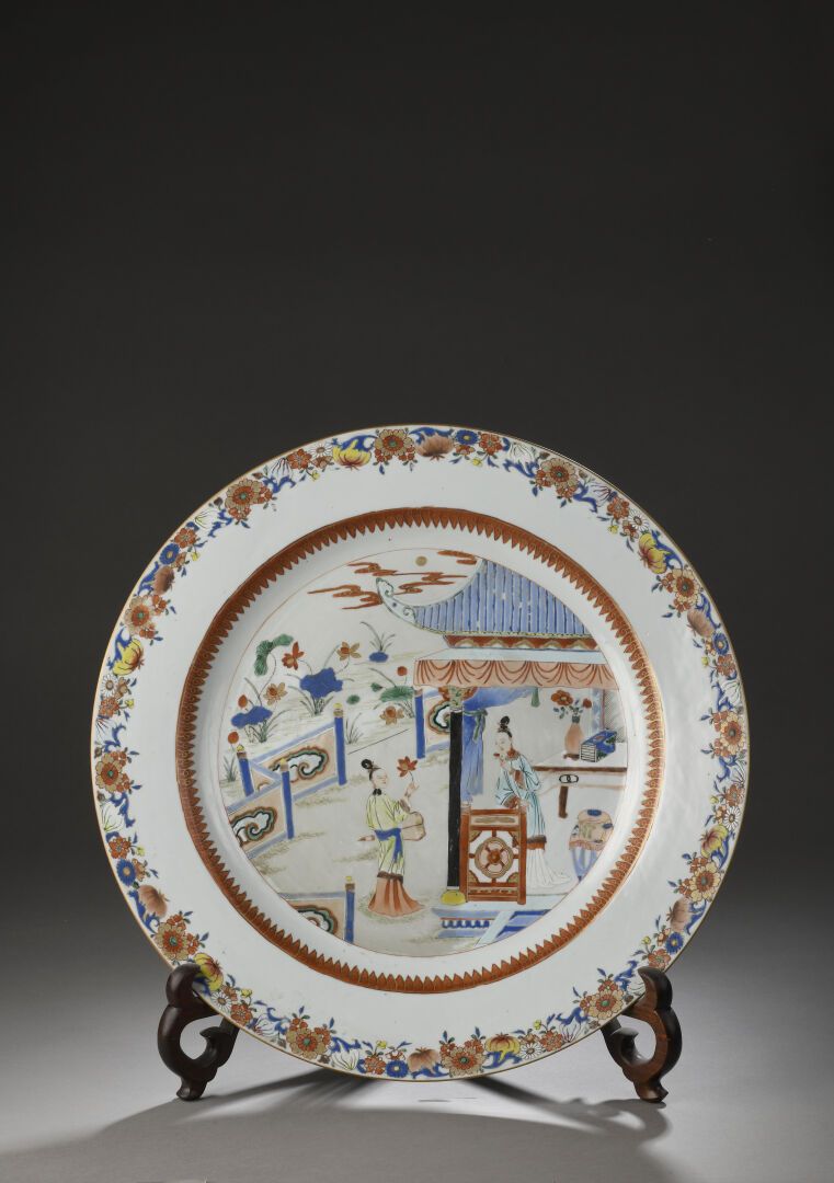Null CHINE, Compagnie des Indes, époque KANGXI (1662 - 1722)
Grand plat en porce&hellip;