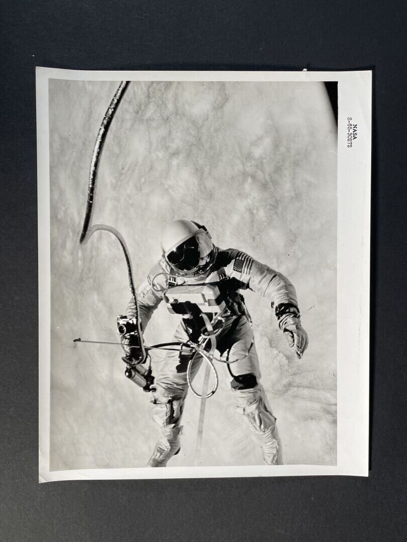 Null NASA
Mission GEMINI IV
Photographie de l'astronaute Ed White flottant dans &hellip;