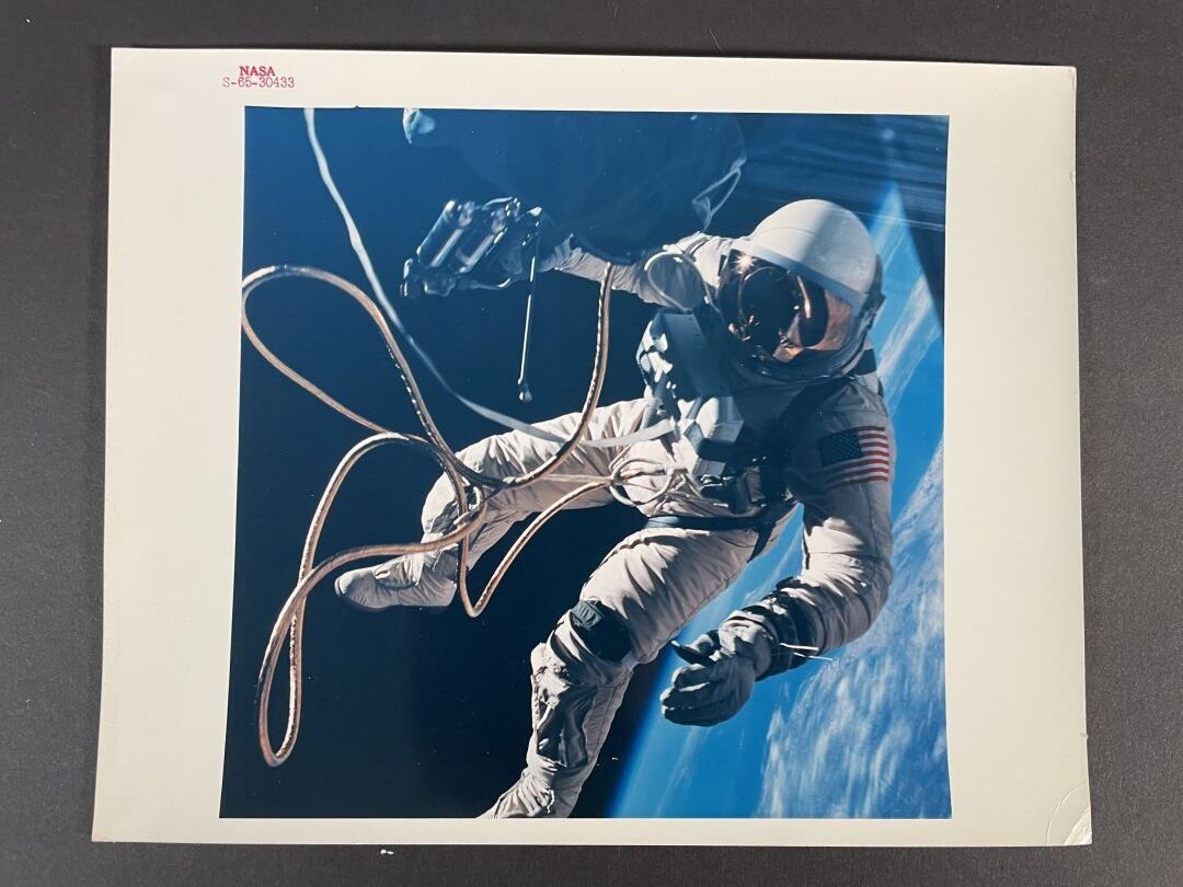 Null NASA
Mission GEMINI IV
Photographie de l'astronaute Ed White flottant dans &hellip;