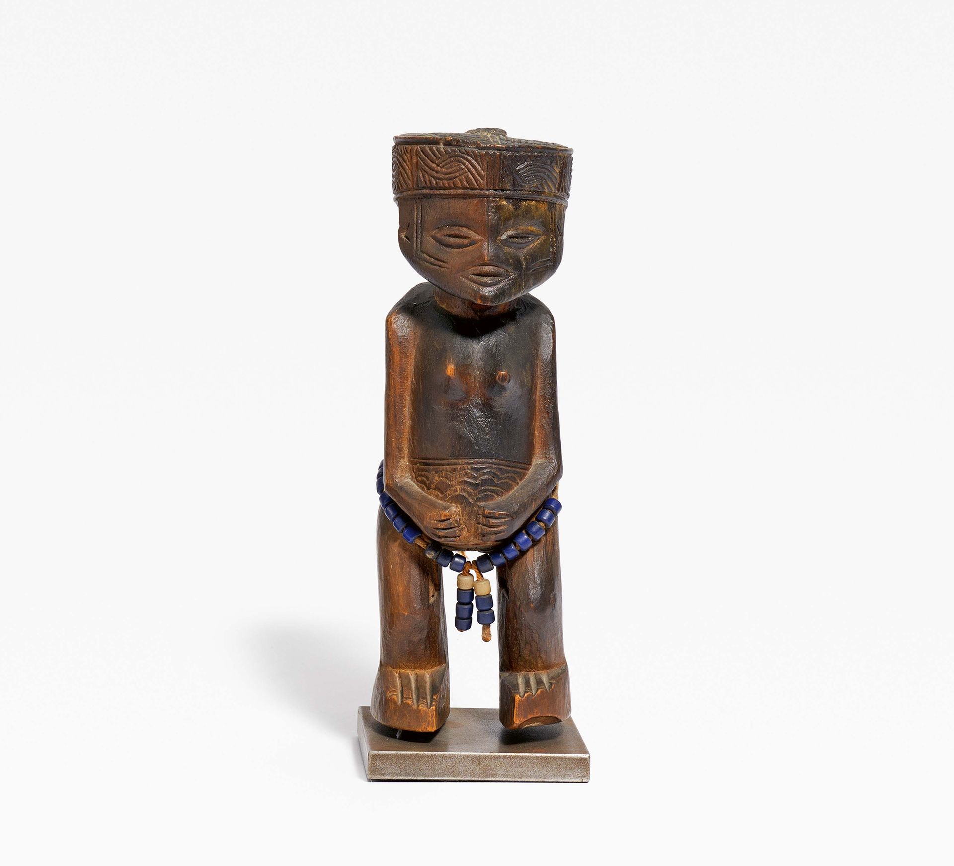 Null STANDING FEMALE FIGURE. 

Date: 1900. 
Origin: Lwena. Democratic Republic o&hellip;