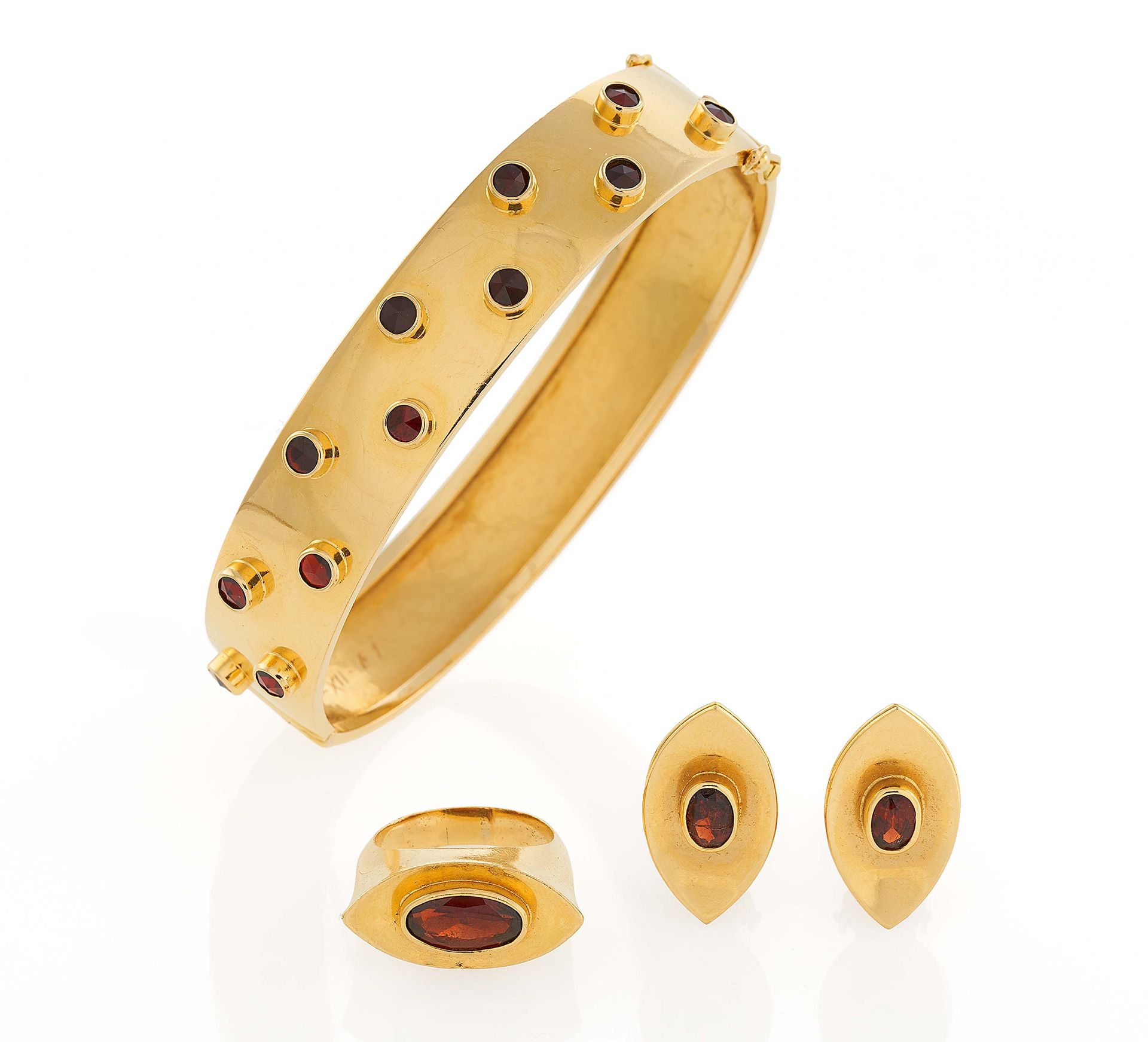 SET D'AGHI: BANGLE, RING AND EAR STUDS. Data: 1961. M…