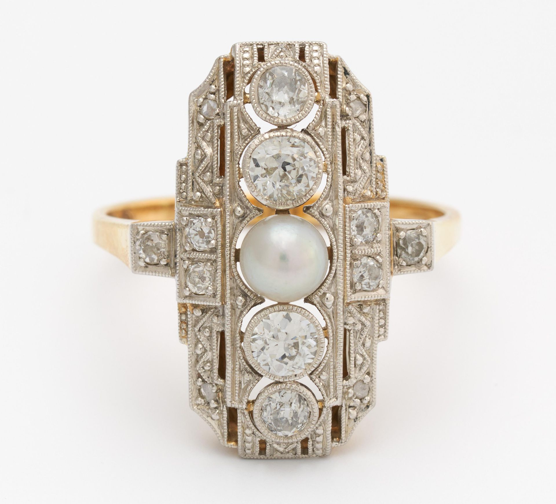 Null PEARL DIAMOND RING. 

Origin: Germany. 
Material: 585/- yellow gold, white &hellip;