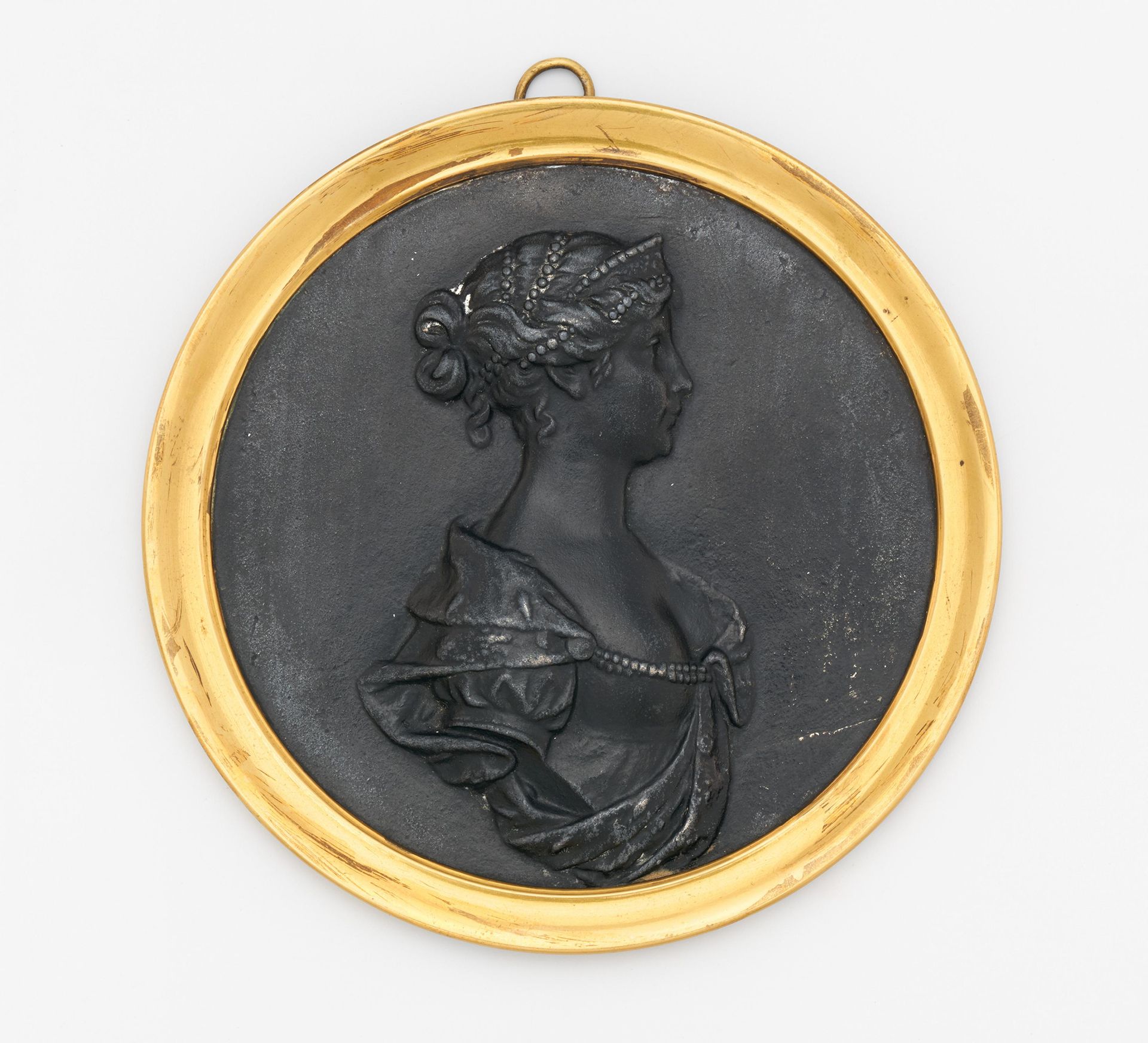 Null 铁质奖章。 

材质： 铸铁，金框。
总重量： 约73.0克。
尺寸： 直径9.0厘米。
描述： 普鲁士女王的浮雕，背面刻有 "N VI 2"。

珠&hellip;