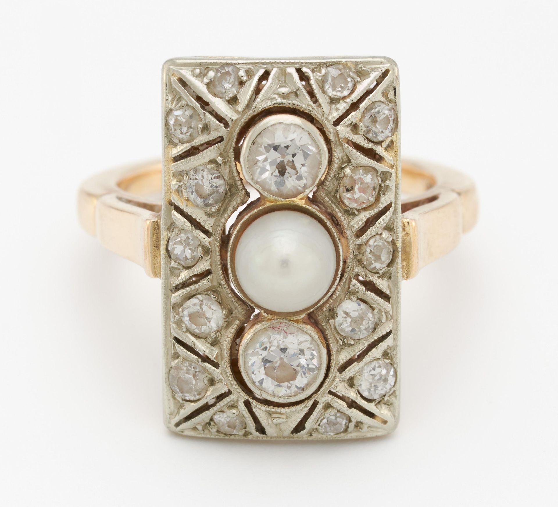 Null 珍珠钻石戒指。 

原产地： 德国。
日期： 1930年左右。
材质： 585/-黄金，印记，铂金，经过测试。
总重量： 约6.5g。
EU-RM: &hellip;