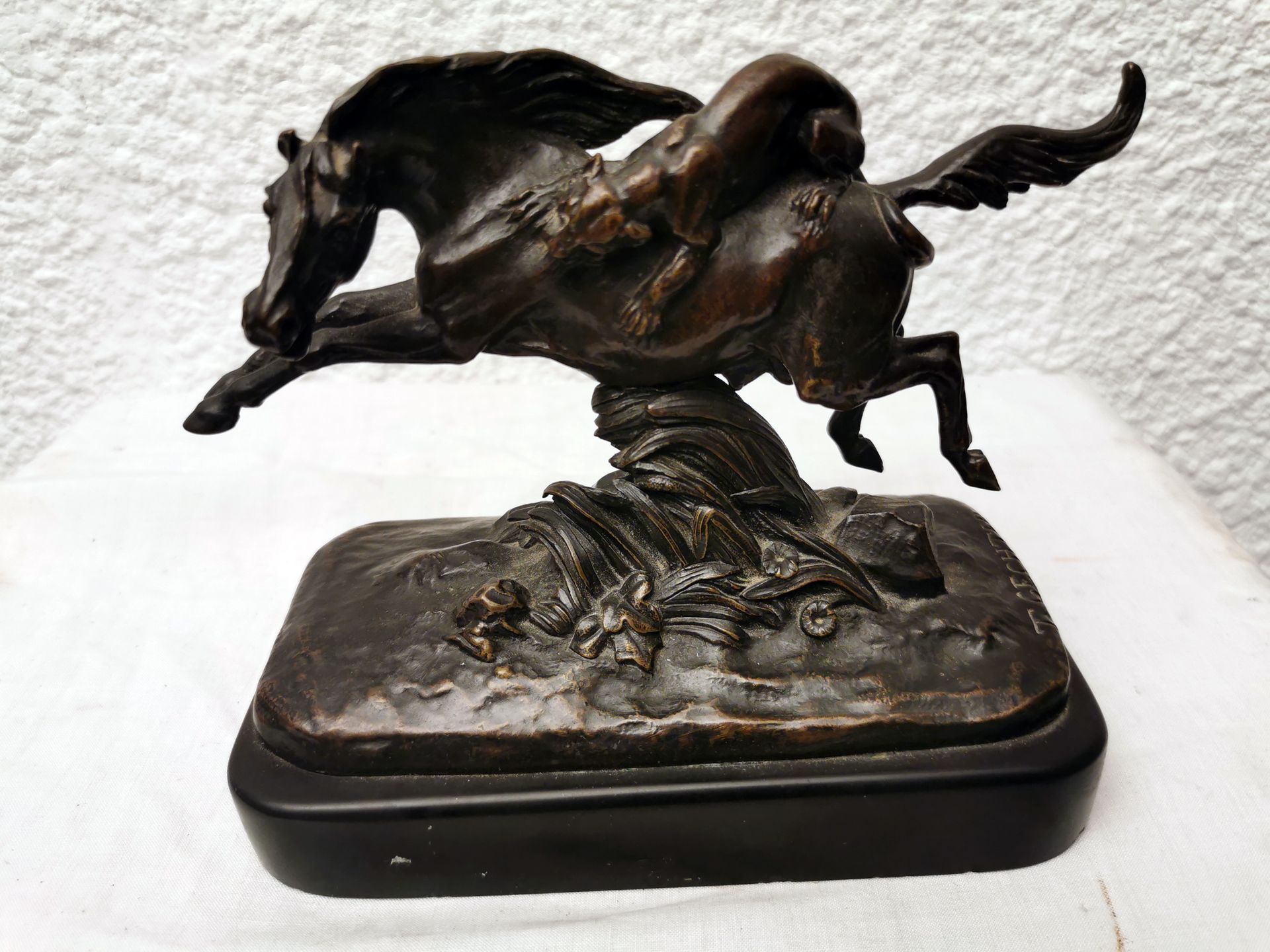 LEOPARD SUR CHEVAL LEOPARD ON HORSE BRONZE PATINA MEDAL ON BASE 15X16,5X8