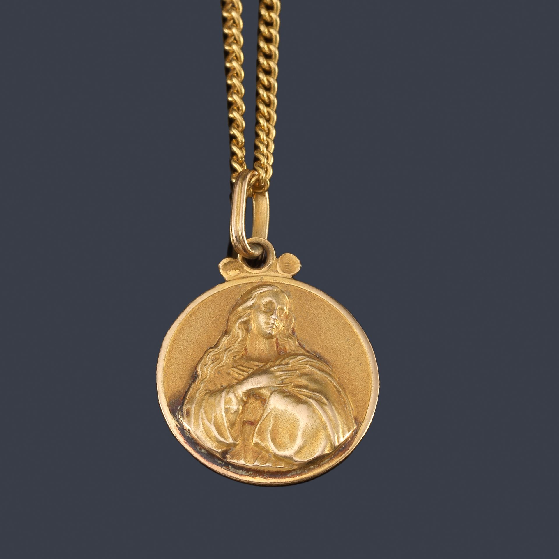 Chain with devotional medal with the Image of the Virgin in 18K yellow gold moun&hellip;