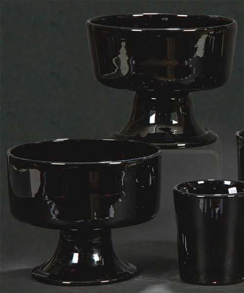 Pair of Gordiola glass centerpieces 一对来自Gordiola的马略卡玻璃高脚杯形状的中心摆件。 
 颜色几乎是黑紫色的。 
&hellip;