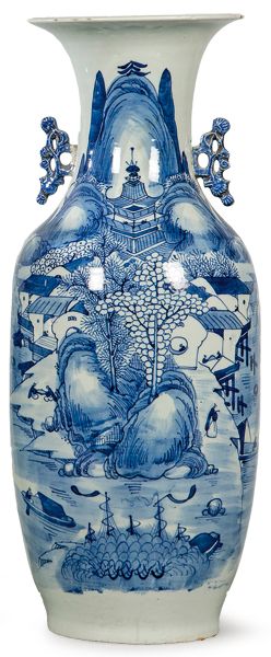 Blue and white Chinese porcelain vase, Qing Dynasty S. XIX. Vase en porcelaine c&hellip;