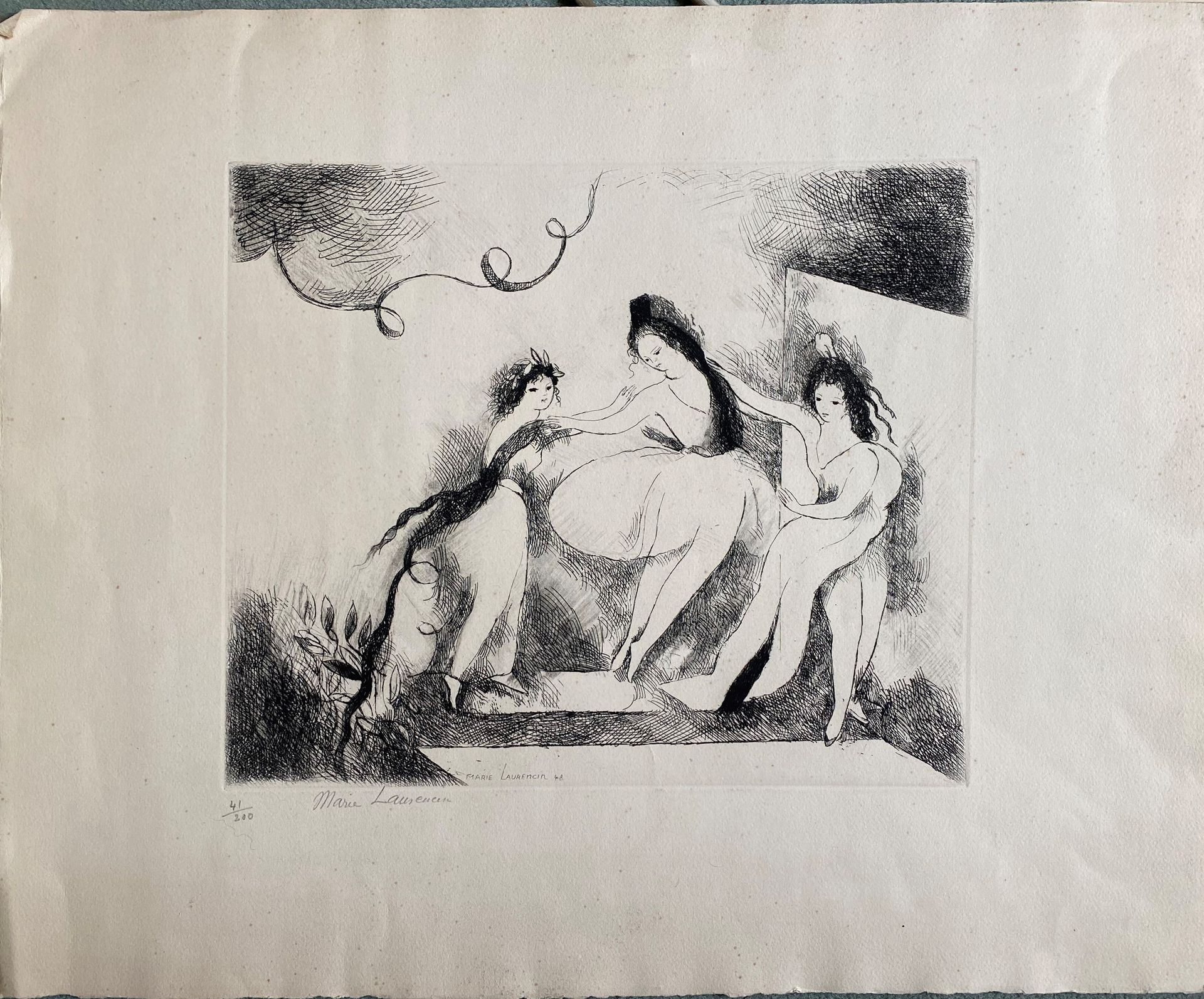 Null 玛丽-劳伦琴 (1883-1956)

三位年轻女性，1948年

梭织纸上的干点画，版上有签名和日期，有铅笔签名和编号41/200，空白处有缺憾，其&hellip;