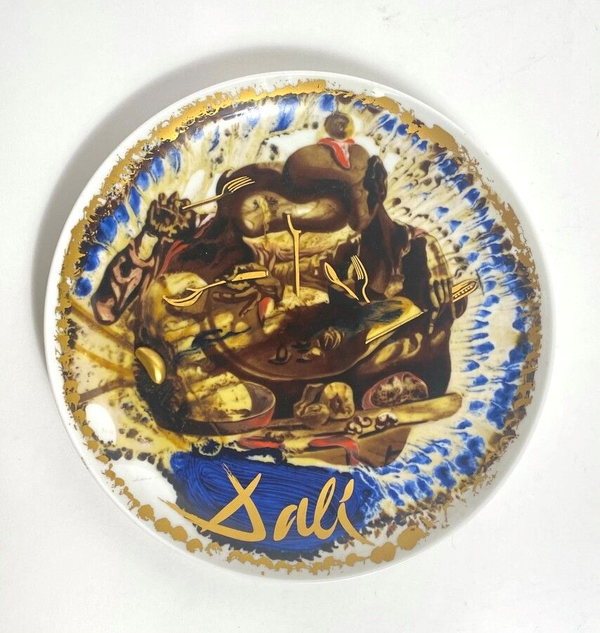 Null 萨尔瓦多-达利（1904-1989）之后

Gala's Plate，约1975年

瓷板，用金墨强化，底部和背面有签名

罗森塔尔的版本，限量500&hellip;