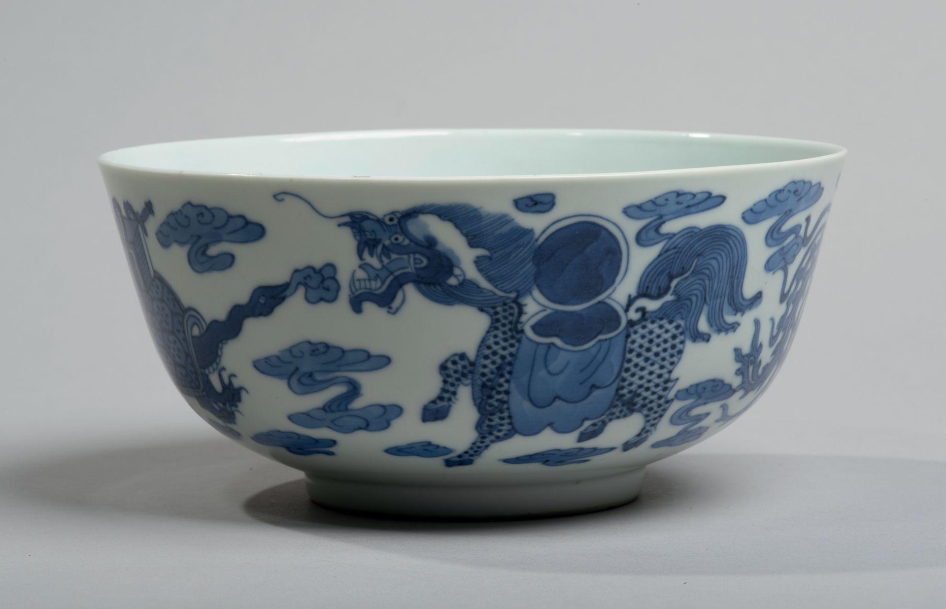 VIETNAM, Hue - XVIIIe/XIXe siècle 
Porcelain bowl decorated in blue underglaze w&hellip;