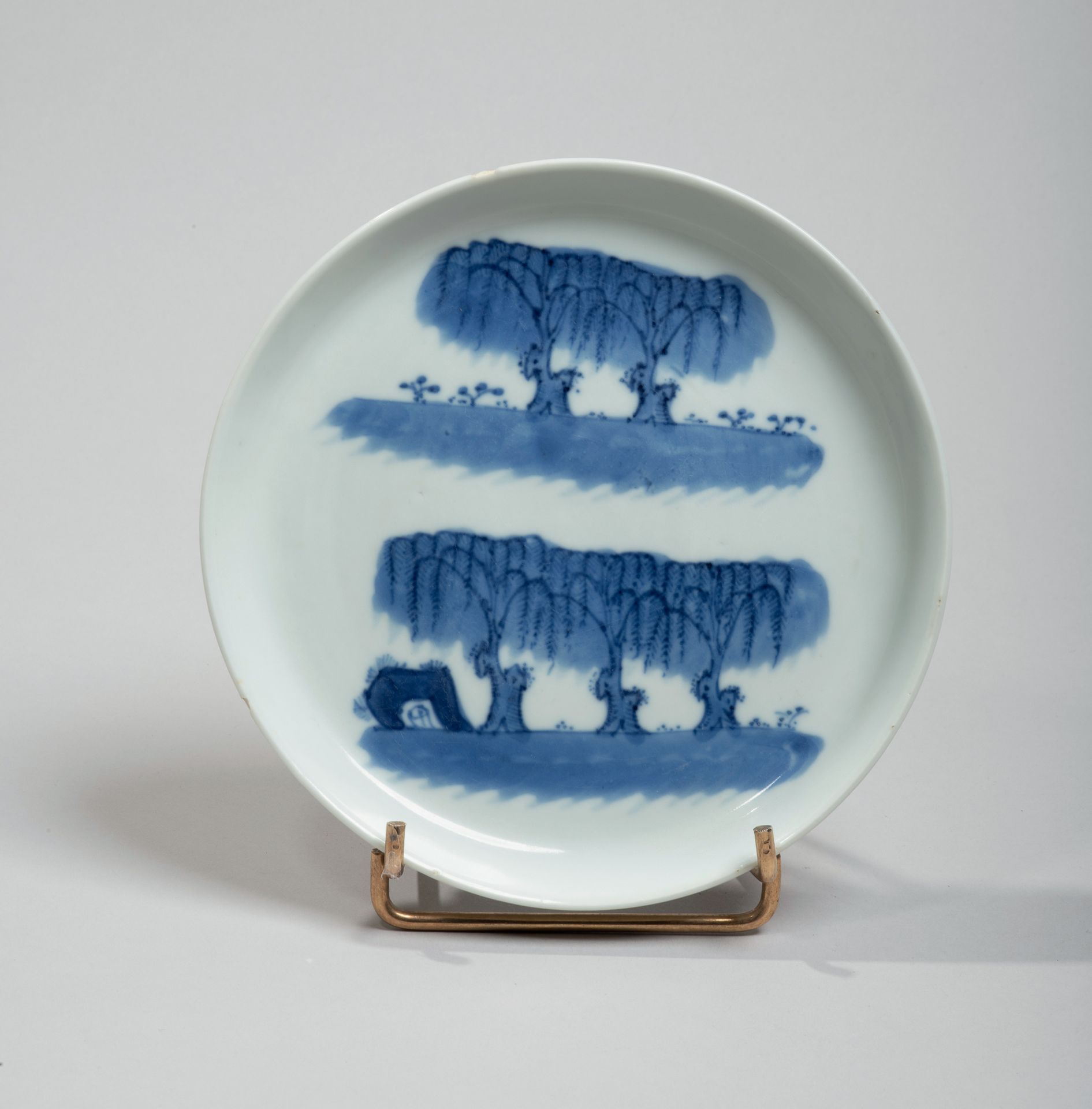 VIETNAM, Hue - XIXe siècle 
Tazza in porcellana decorata in blu sotto smalto con&hellip;