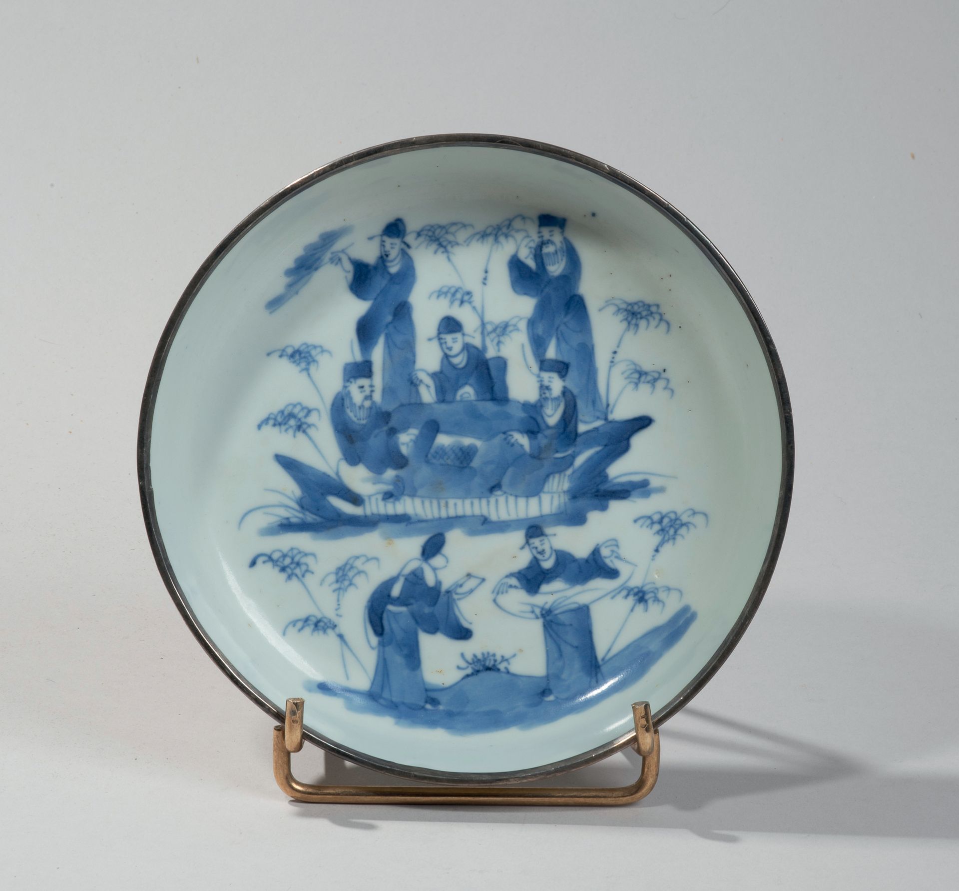 VIETNAM, Hue - XIXe siècle 
Coupe en porcelaine à décor en bleu sous couverte de&hellip;