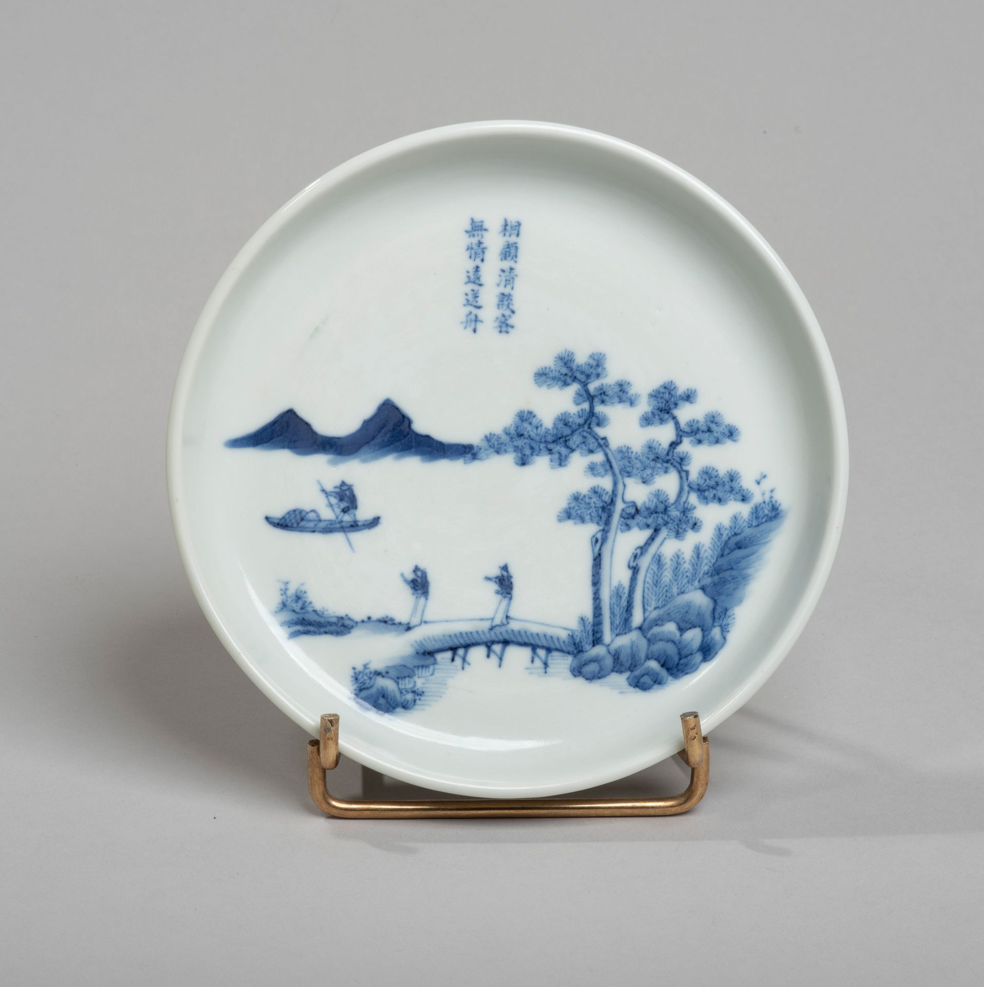 VIETNAM, Hue - XIXe siècle 
Coupe en porcelaine décorée en bleu sous couverte de&hellip;