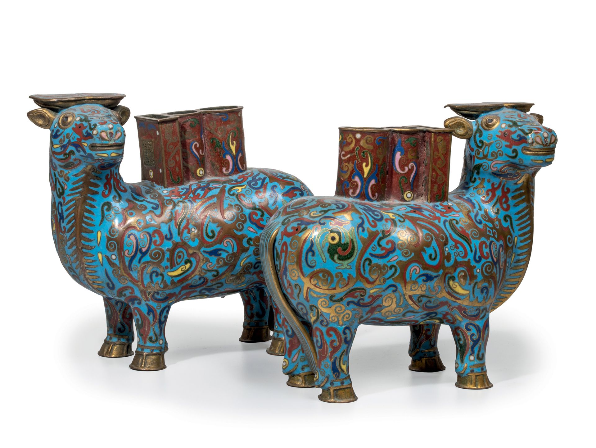 CHINE Paar Büffel in Cloisonne-Email auf Kupfer.
Die zwei Tiere sind in Spiegel &hellip;