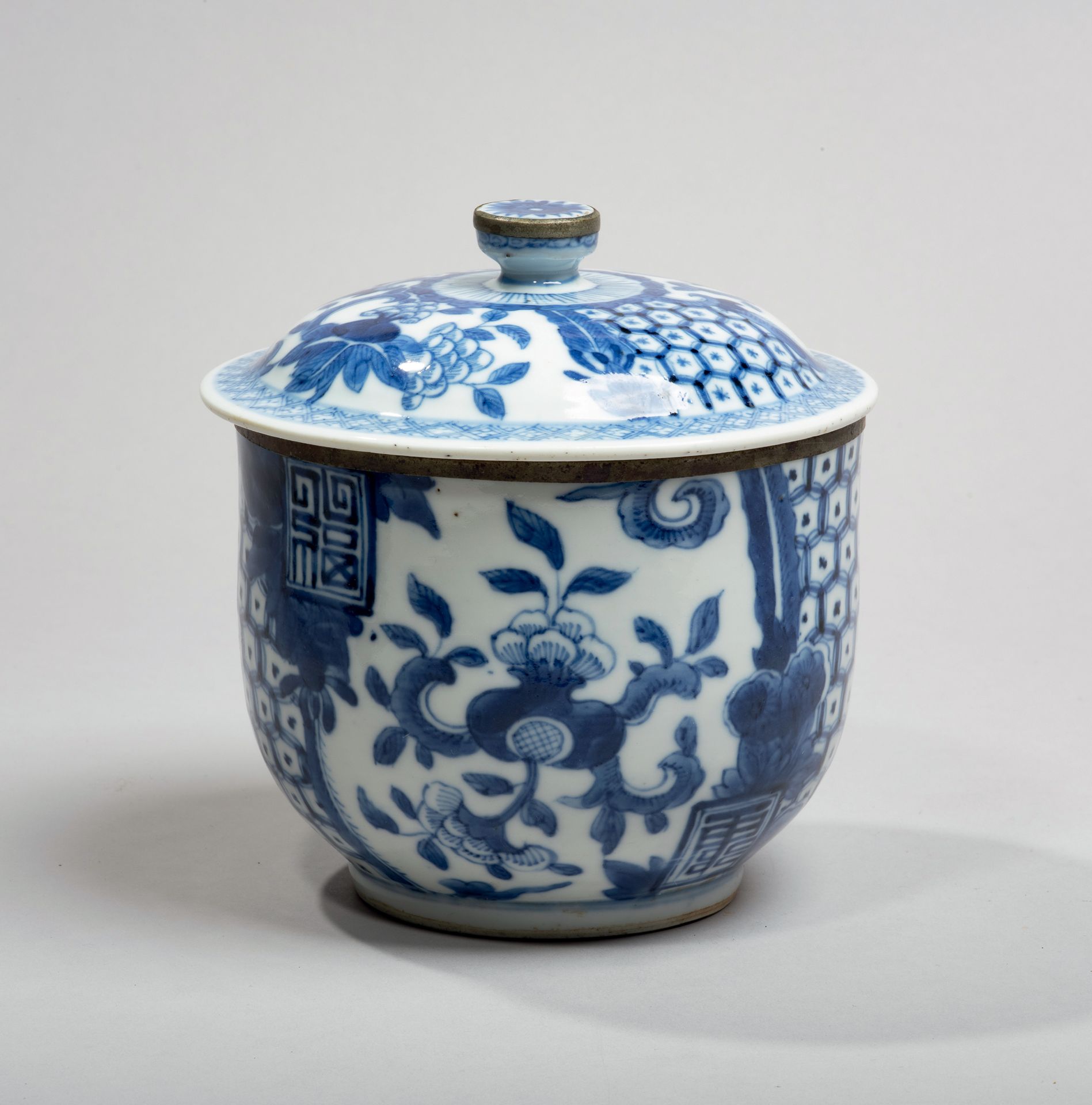 VIETNAM - Fin XIXe siècle - Cuenco con tapa de porcelana decorado en azul bajo v&hellip;