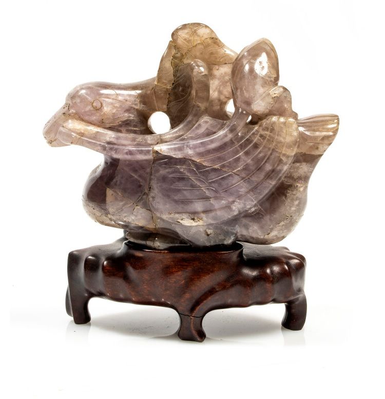 Null Statuette in the shape of a duck in amethyst, holding a lotus in its beak. &hellip;