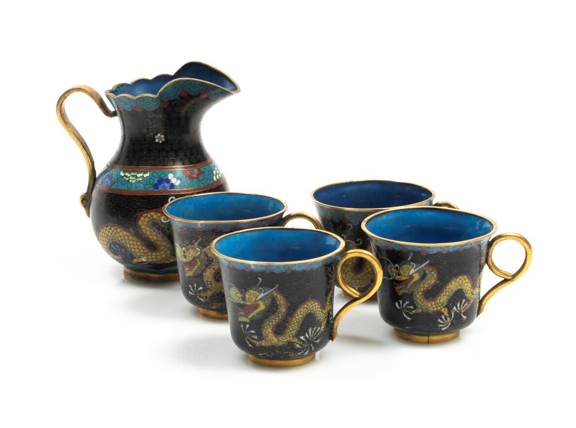 Null Set of a small pitcher, four cups and under cups in polychrome cloisonné en&hellip;