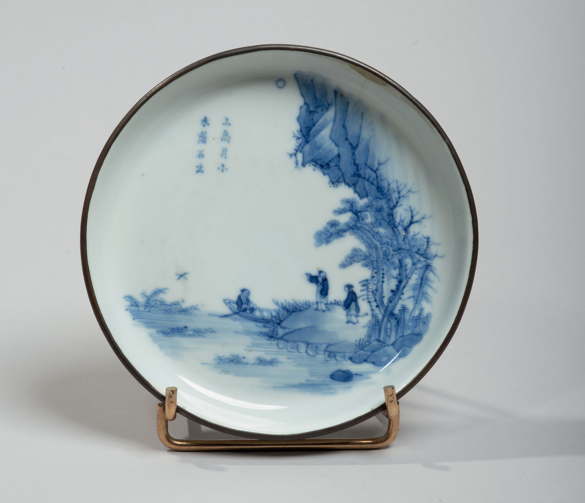 VIETNAM, Hue - XIXe siècle Coupe en porcelaine décorée en bleu sous couverte de &hellip;