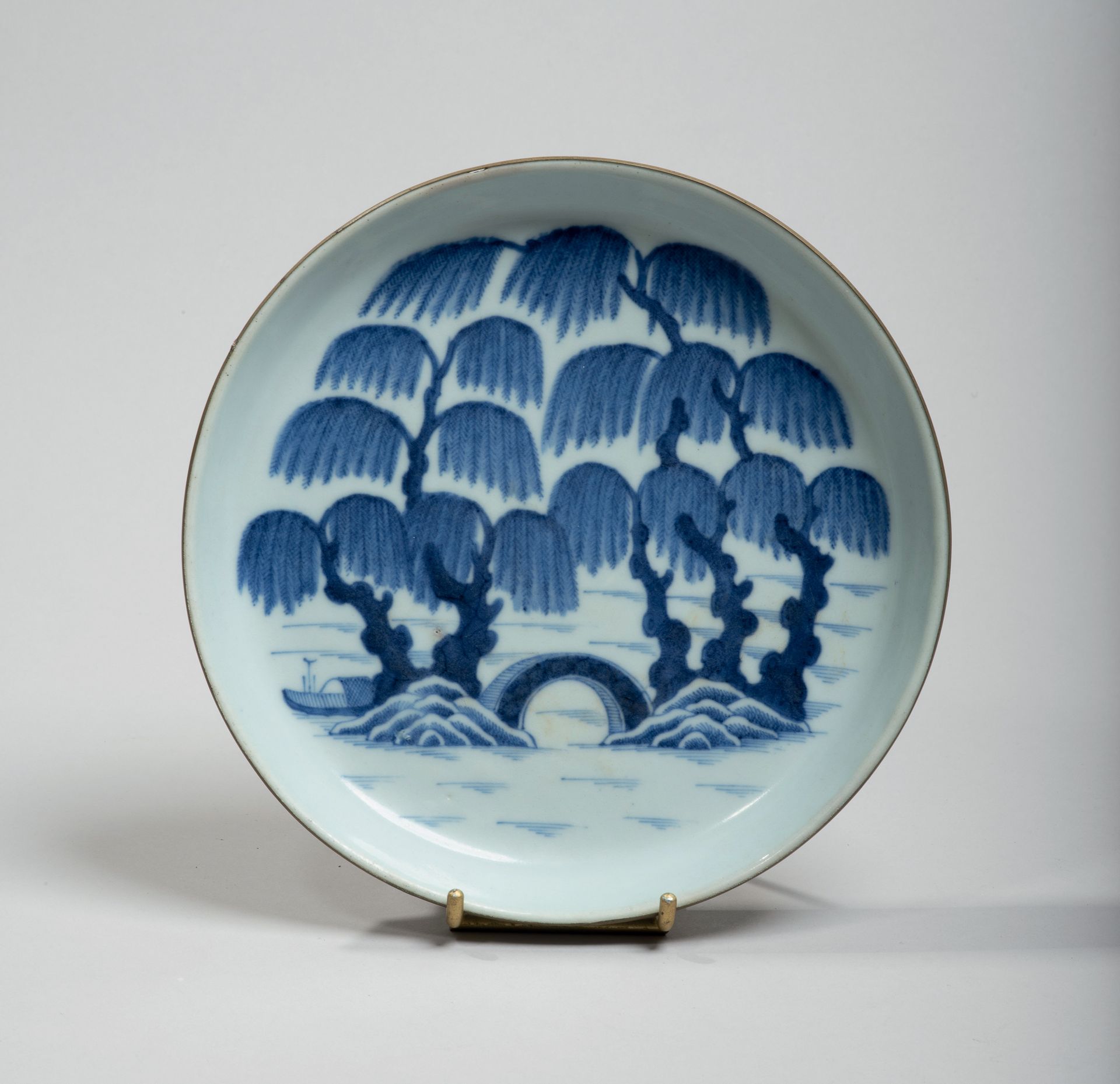 VIETNAM, Hue - XIXe siècle 
Coupe en porcelaine décorée en bleu sous couverte d'&hellip;