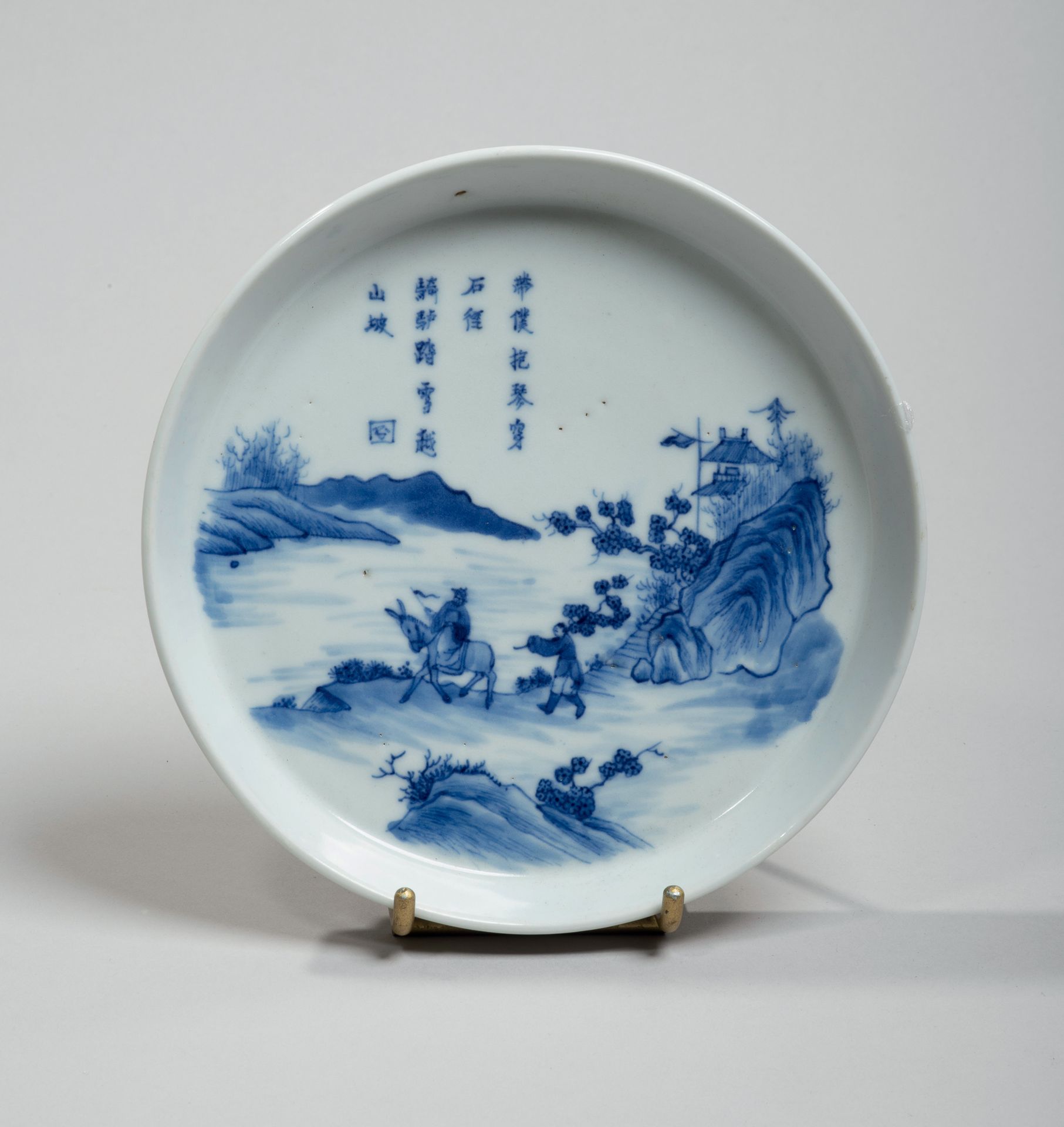 VIETNAM, Hue - XIXe siècle 
瓷碗以釉下青花装饰着一个骑马的学者，后面跟着他的仆人，上面有一首诗。背面有Kinh so'n phien&hellip;