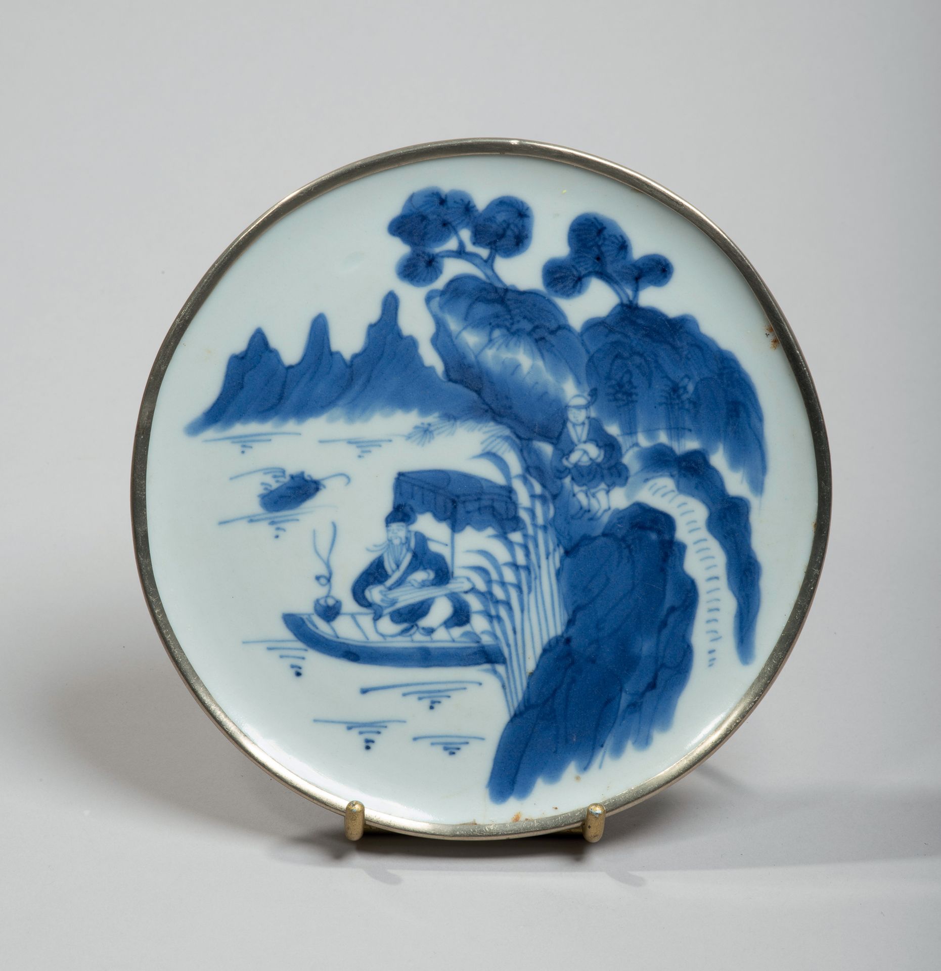 VIETNAM, Hue - XIXe siècle 
Porcelain bowl decorated in blue underglaze with a s&hellip;