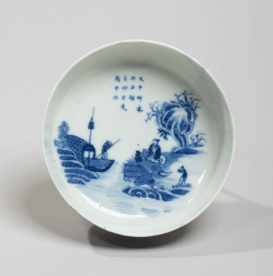 VIETNAM, Hue - XIXe siècle 
瓷碗以釉下青花装饰着一个学者坐在河岸上，由仆人陪同，看着船上的渔夫，上面有一首诗。在背面，标有di ti&hellip;