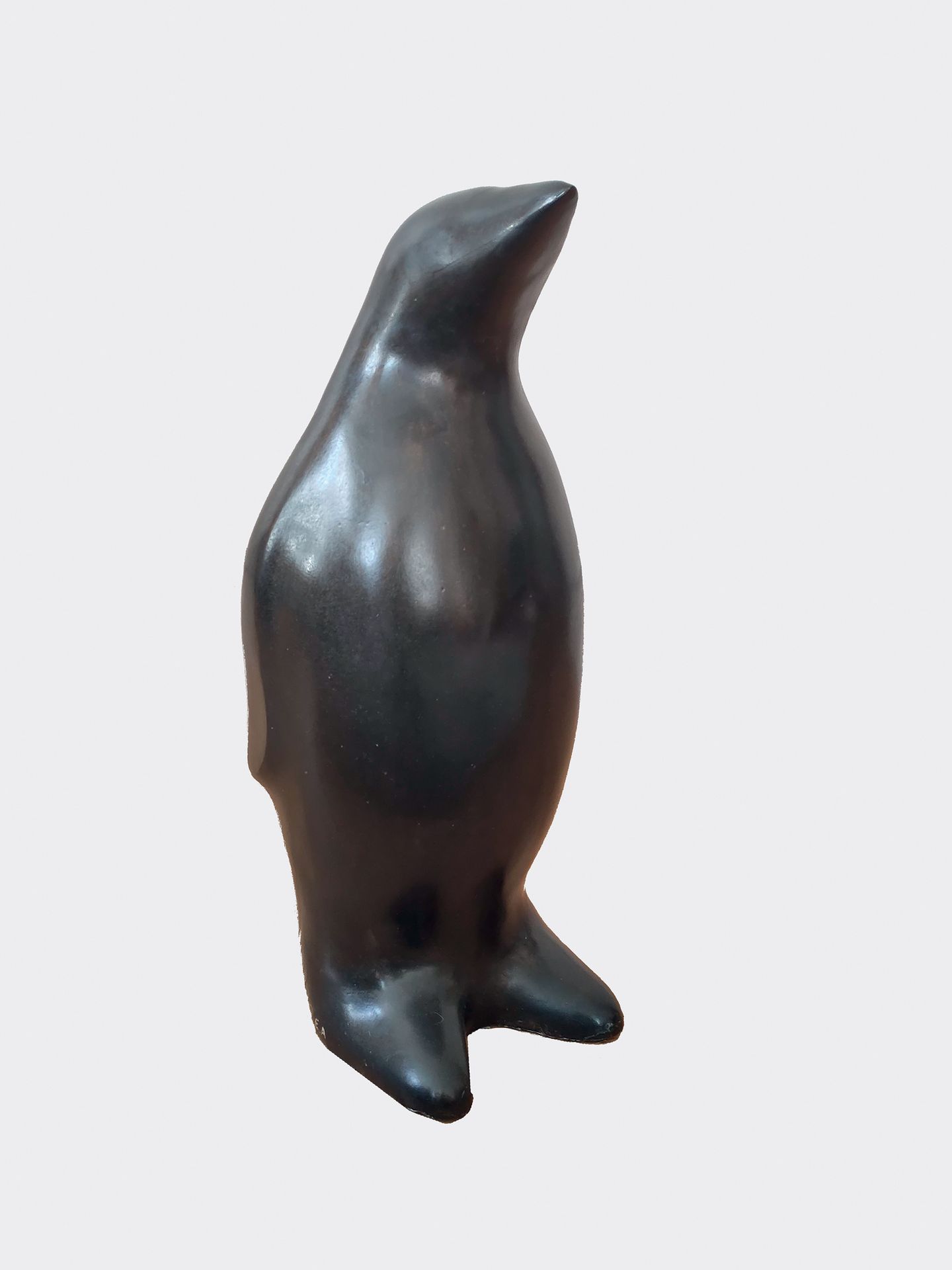Xavier ALVAREZ (1949-) • Pingouin
Bronze à patine brun foncé, signé et numéroté &hellip;