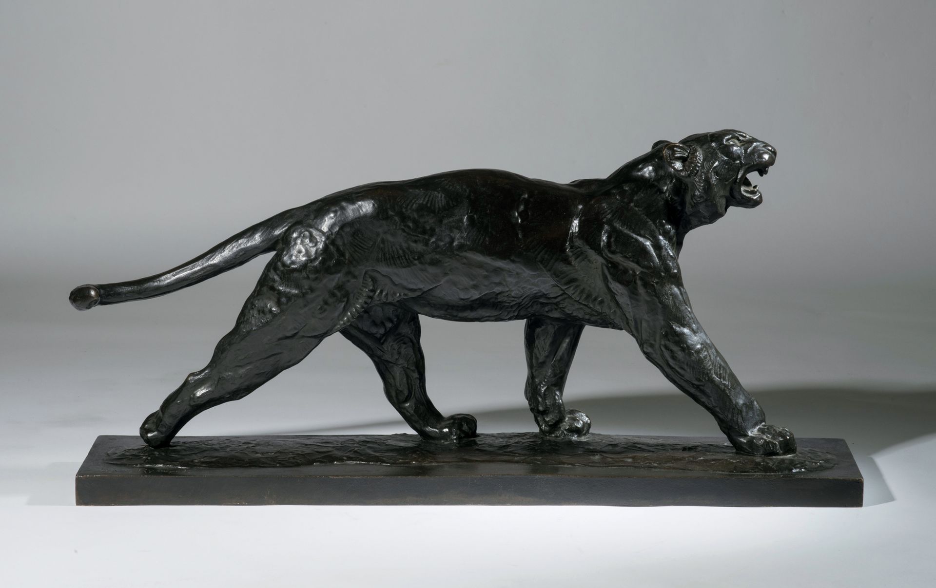 VAN RYSWYCK Thierry (1911-1958 Belge) Tiger knurrend
Bronze mit grüner Patina, s&hellip;