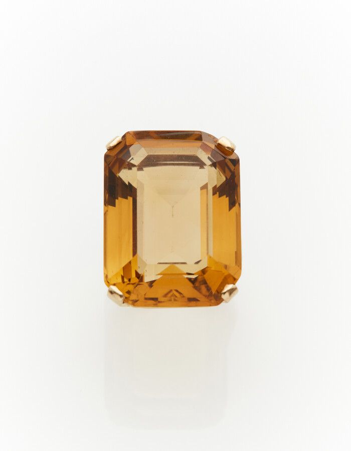 Null Importante BAGUE en or jaune (375) 9 carats, serti d'une citrine de taillée&hellip;