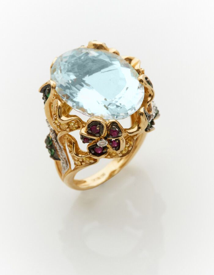 Null 重要的 "春天 "戒指，黄金、白金和发黑的黄金（750），有镂空的叶子图案，镶嵌着一颗椭圆形的海蓝宝石，铺满了明亮式切割钻石、红宝石、蓝宝石和绿石榴石&hellip;