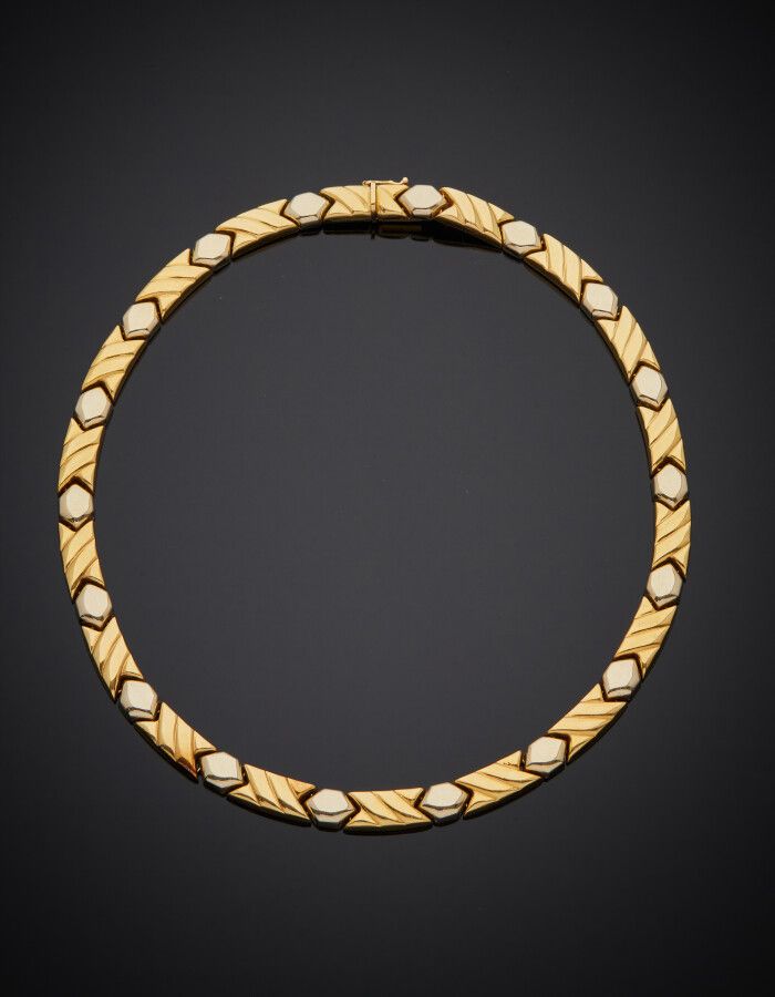 Null 黄白金(750)项链，带几何图案。

长度：41.5厘米。重量：43.9克。