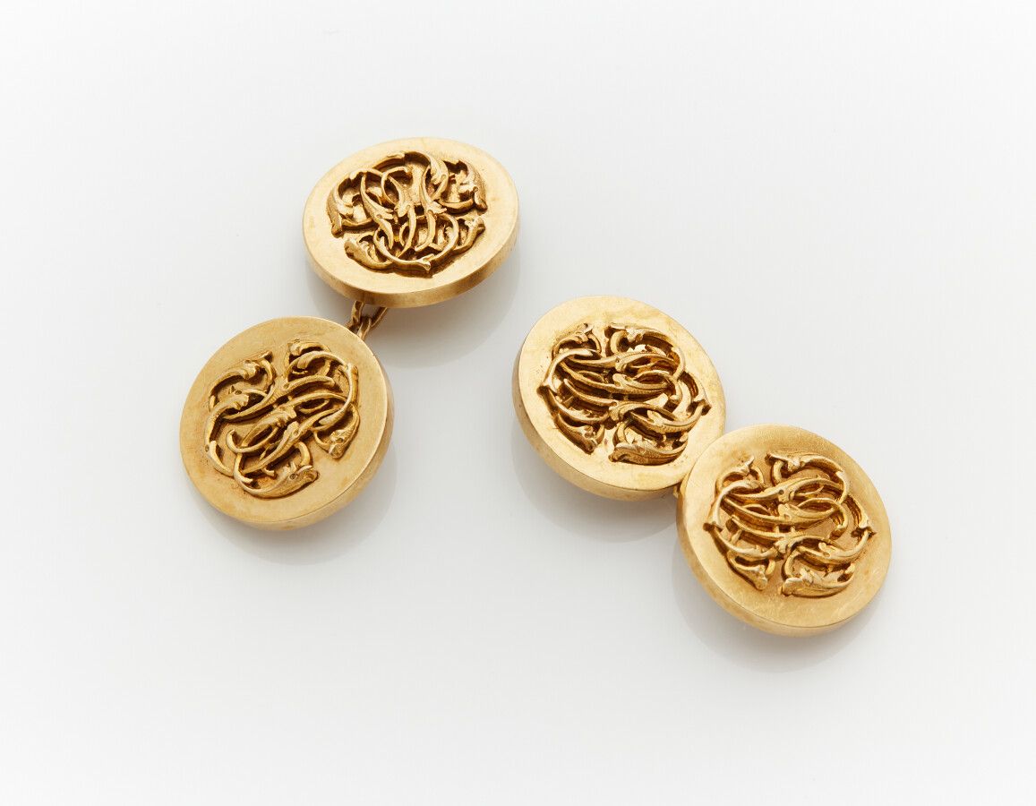 Null Paar runde HANDLEBARS in Gelbgold (750), monogrammiert. 

Gewicht : 7,3 g.