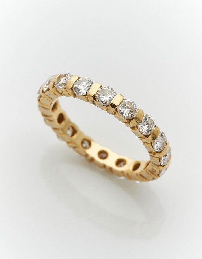 Null ALLIANCE en or jaune (750) serti de 18 diamants taille brillant. Serti dit &hellip;