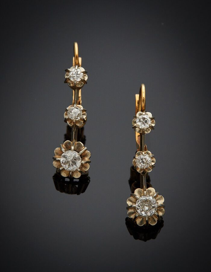 Null Pair of "sleeper" EARRINGS in platinum (min. 800) and yellow gold (750) set&hellip;