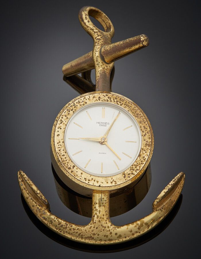 Null 赫米斯

镀金金属 "海洋之锚 "时钟。缎面处理的表盘。机械运动和击球。表盘上有划痕，有氧化的痕迹。

表盘上有HERMES Paris的签名。

口&hellip;