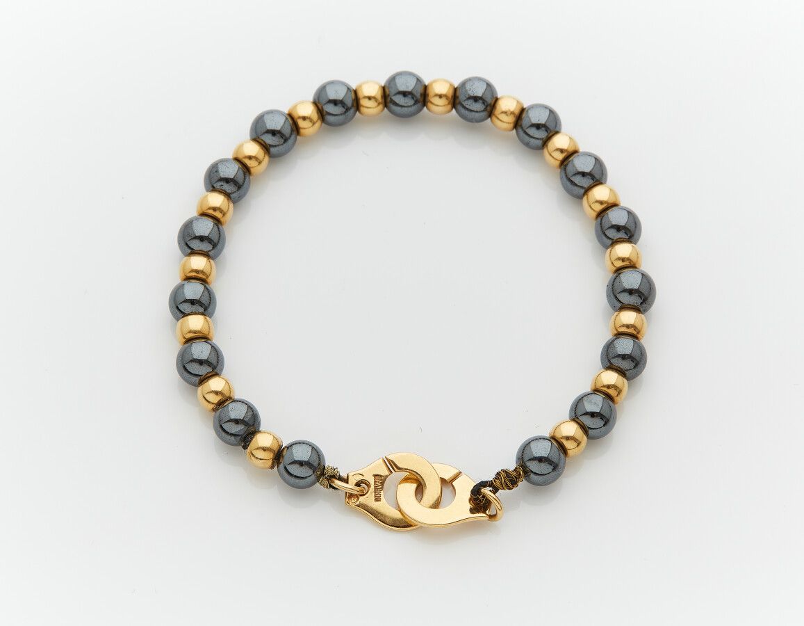 Null DINH VAN

BRACELET "Menottes" en or jaune (750) composé d'un rang de perles&hellip;