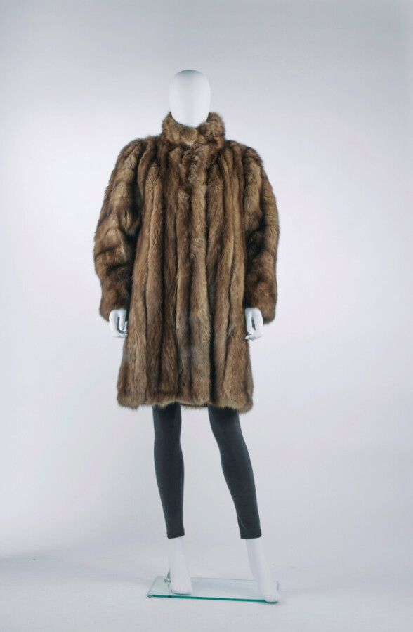 Null ANONYMOUS

sable coat 9/10 (approx. TM/L)