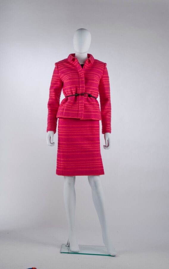 Null GUY LAROCHE - 1980年代/90年代

粉红色和紫色条纹的花式煮沸羊毛套装：外套和裙子（S38