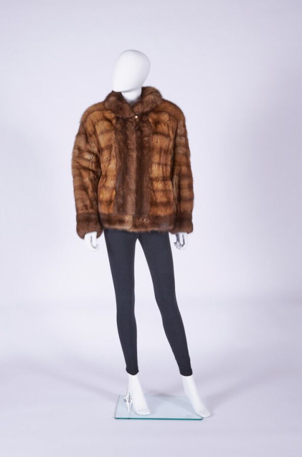 Null JORDAN FURS

chaqueta de marta (aprox. TM)