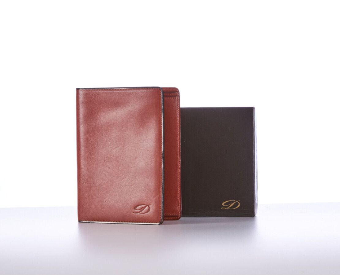 Null S.T. DUPONT

Cognac leather wallet 

12 x 15 cm