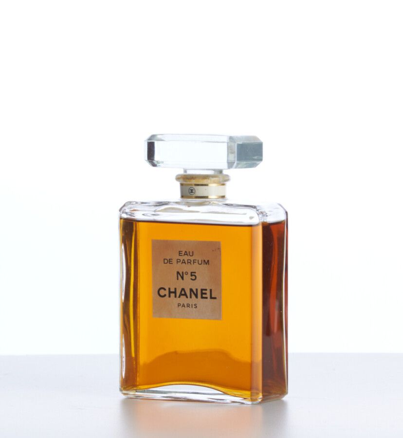 Null CHANEL

FLACON Eau de Parfum N°5 

200 ml

(mai aperto, banda protettiva)