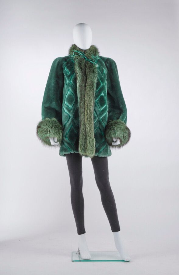 Null CHRISTIAN DIOR BOUTIQUE FOURRURE di Frédéric Castet - anni '80

Cappotto di&hellip;