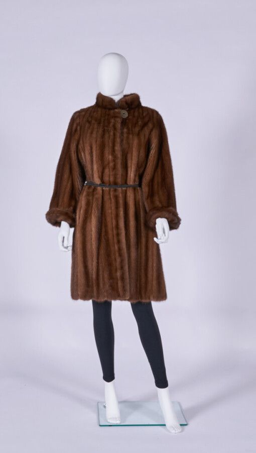 Null ANONYMOUS

9/10 mink coat, lapel cuffs (approx. TS/M)