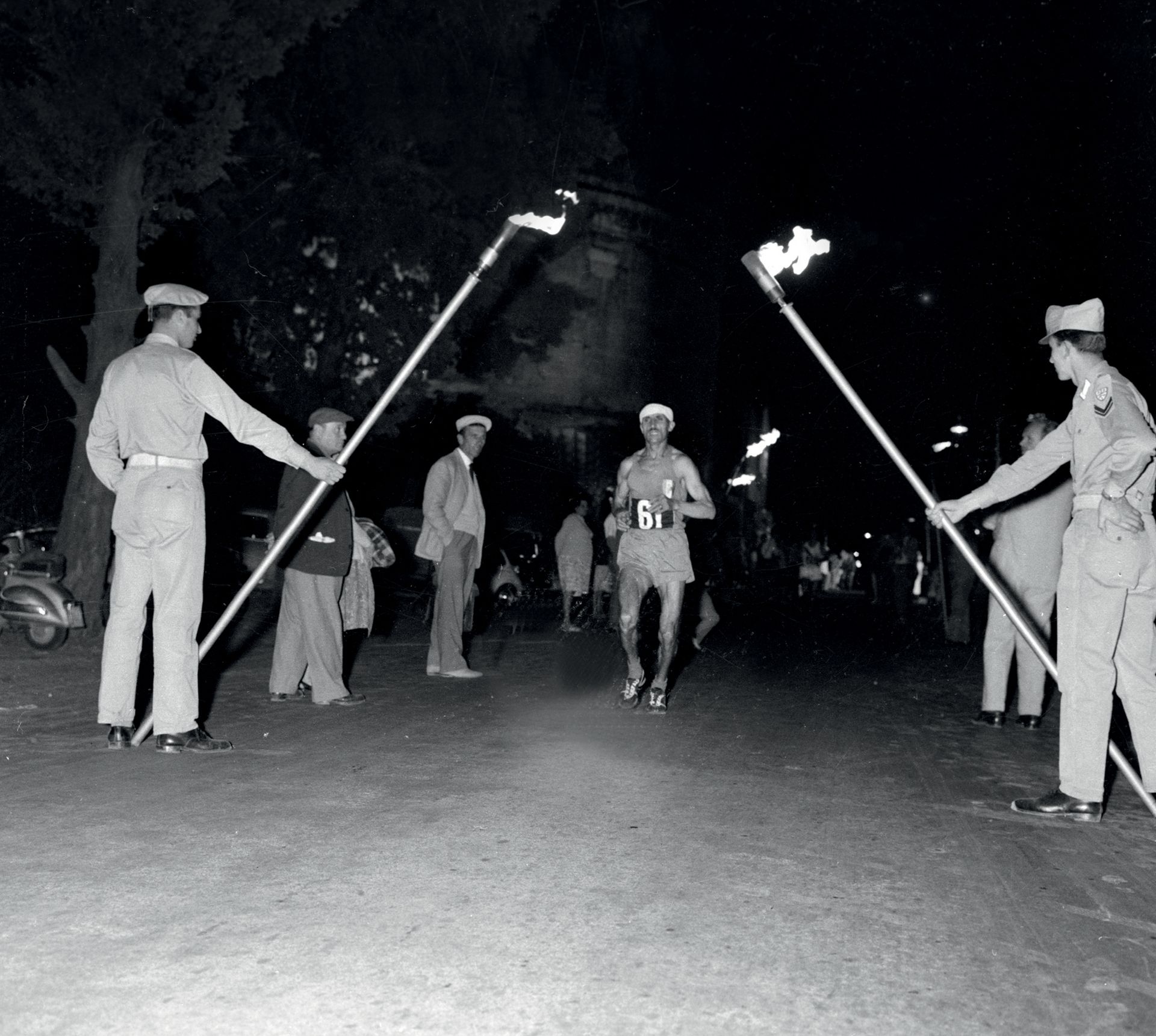 Null 罗马1960年。阿兰-米蒙，马拉松 © L'Équipe 1960年9月10日。
阿兰-米蒙不知疲倦。自从1944年在意大利蒙特卡西诺战役中差点被截肢&hellip;