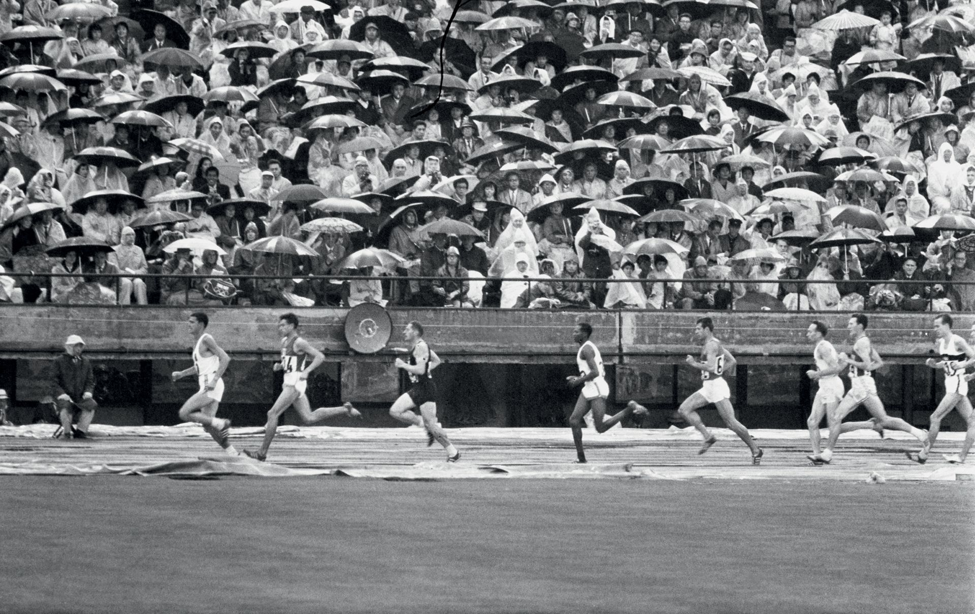 Null 东京1964年。米歇尔-贾兹，5000米 © L'Équipe 1964年10月18日。
几分钟后，米歇尔-贾兹（第二名）将在5000米决赛中取得领先&hellip;